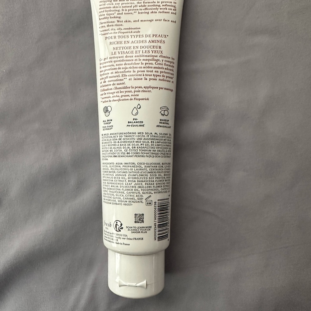 Fresh White Soy Face Cleanser Gentle Exfoliant - Picture 3 of 3